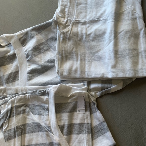Three v neck t-shirts stripped - Picture 3 of 3